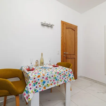 Einzigartiges Studio-apartment Mit Malerischem Meerblick 아파트