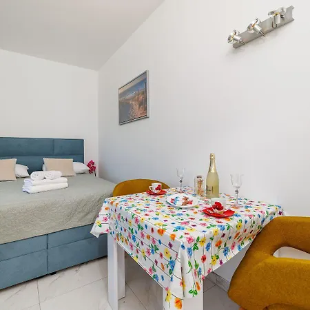 Einzigartiges Studio-apartment Mit Malerischem Meerblick Apartment