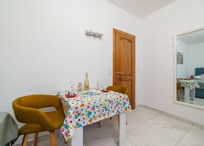 Einzigartiges Studio-apartment Mit Malerischem Meerblick Apartment